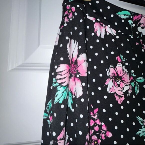 Susan Graver Floral Polka Dot Print Pull On Capri/Ankle Pants - Picture 5 of 5